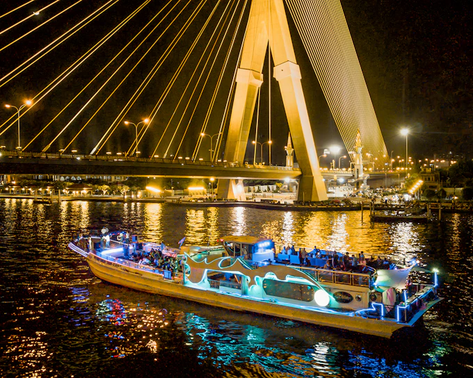 Yodsiam Sightseeing Boat in Bangkok with Snacks & Beverages