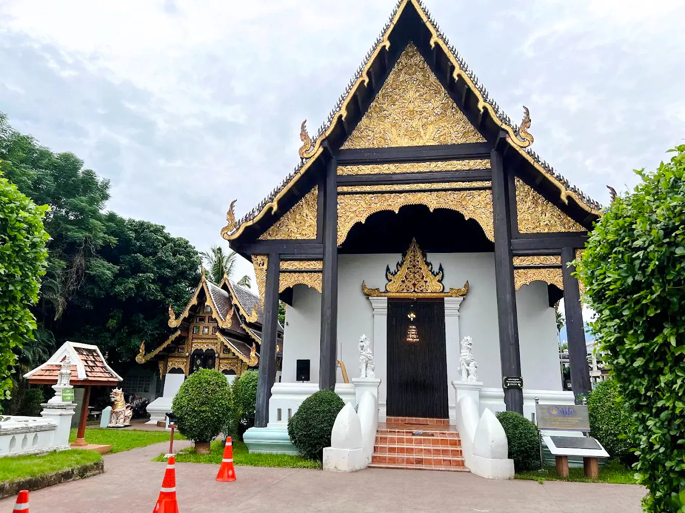 Chiang Mai Small-Group Temple Walking Tour Image 9