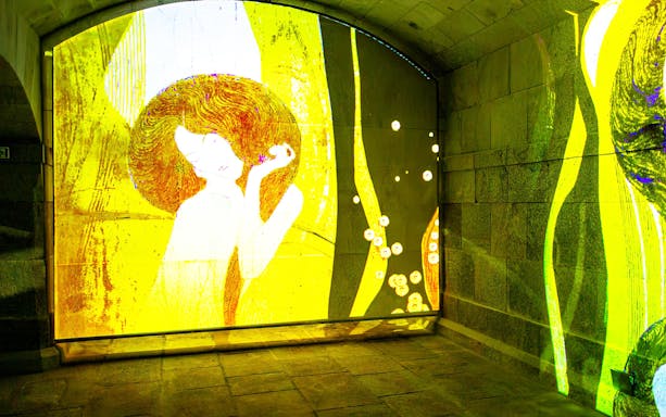 Monet and Klimt artwork projection at Immersivus Gallery.