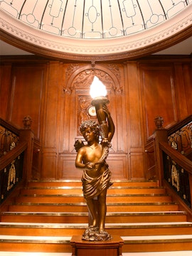 Grand staircase replica at Titanic: The Artifact Exhibition, Orlando.