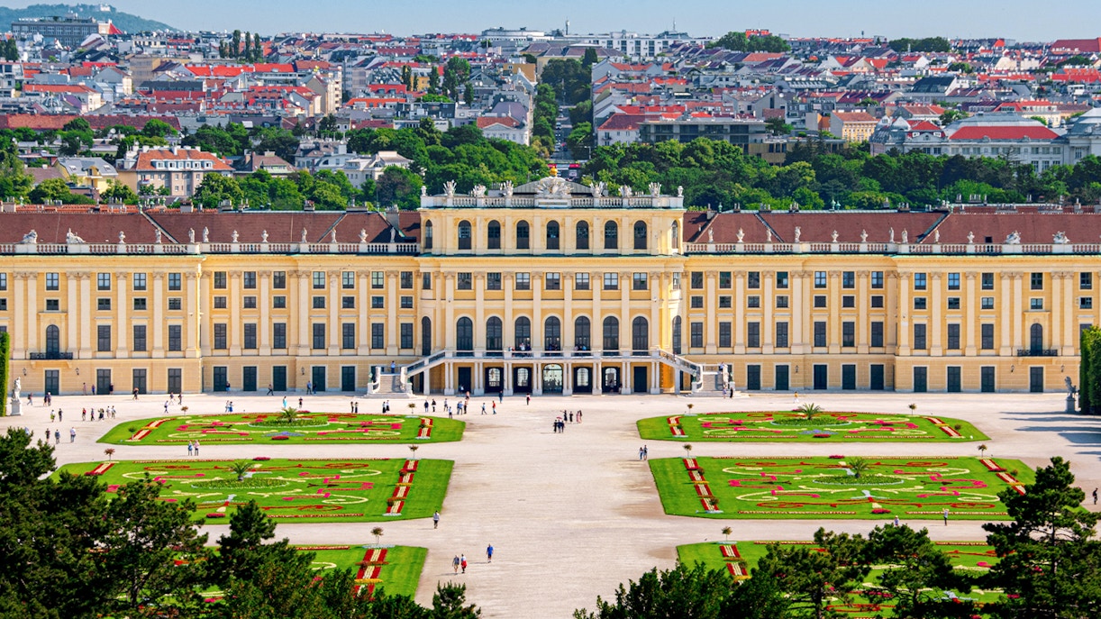 Aerial view of Schönbrunn Palace, Vienna, showcasing gardens and architecture.