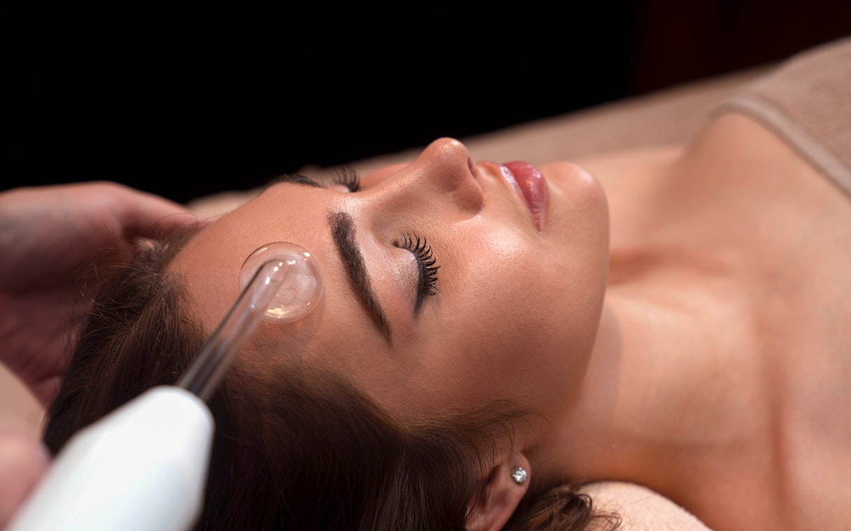 Facial treatment during Istanbul Turkish bath experience in Sisli.