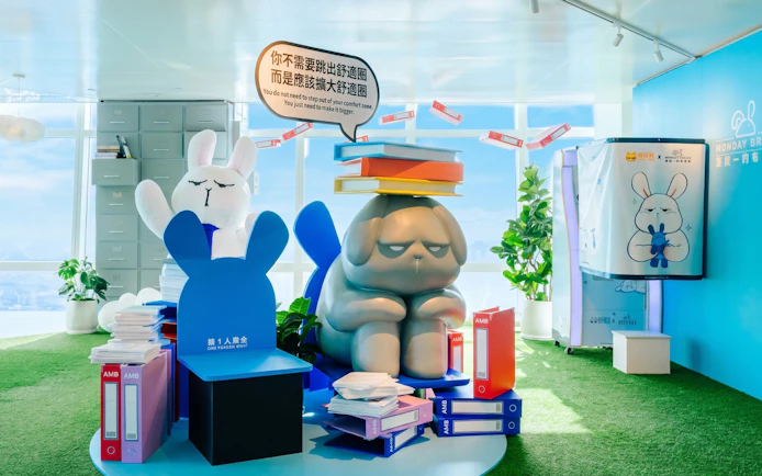 Sculptures of cartoon animals with books at Taipei 101 Observatory exhibit.