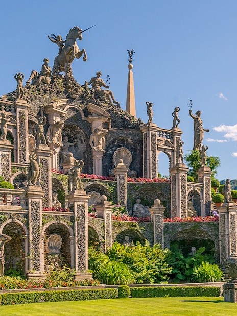 Isola Bella garden statues and architecture on the Hop-on Hop-off Isole Borromee tour.