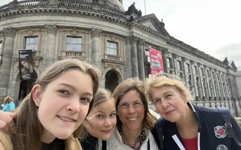 Visitors in front of the Bode Museum, Berlin, during a self-guided city exploration game.