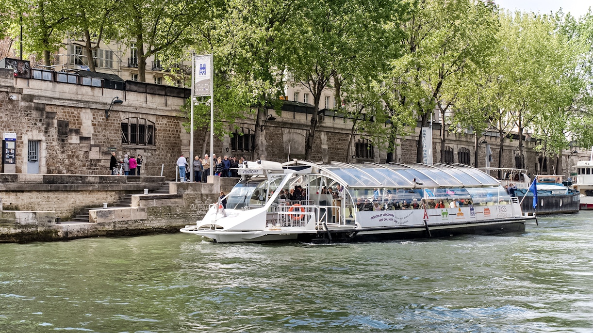 Batobus river cruise on the Seine with Eiffel Tower in the background, Paris.