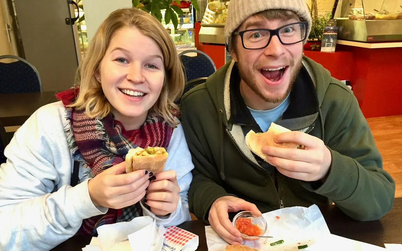 Couple enjoying sandwiches during Rotterdam Walking Food Tour.