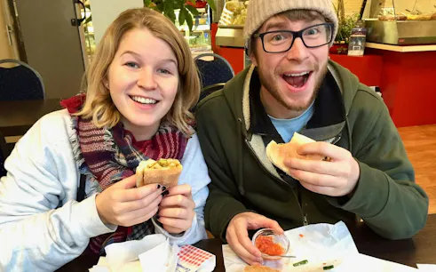 Couple enjoying sandwiches during Rotterdam Walking Food Tour.