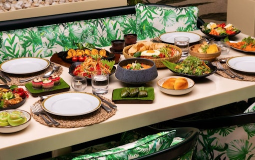 giardino dinner buffet: international buffet with live cooking stations in jungle-themed versace setting and outdoor terrace-2