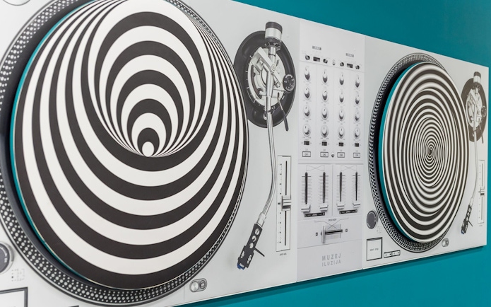 Turntable illusion exhibit at Museum of Illusions, Athens.