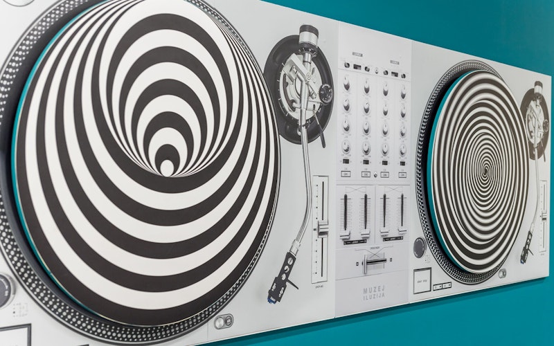 Combo: Museum of Illusions + Acropolis & Parthenon Tickets — gallery 4