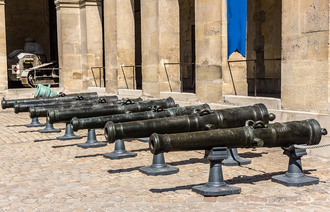 canon in Napoleon's Tomb museum