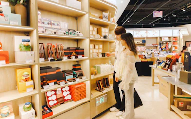 Couple shopping for souvenirs in Shanghai Tower gift shop.