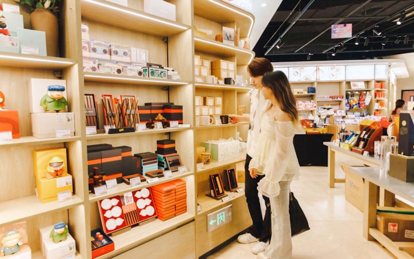 Couple shopping for souvenirs in Shanghai Tower gift shop.