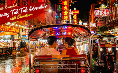 tour privado nocturno en tuk-tuk por bangkok y por la calle yaowarat para probar la comida callejera-1