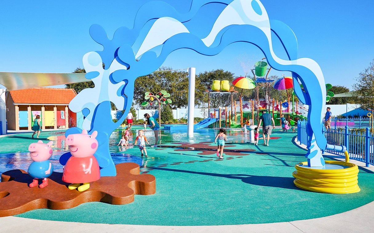 Guests enjoying water play area at Peppa Pig Park, Günzburg.
