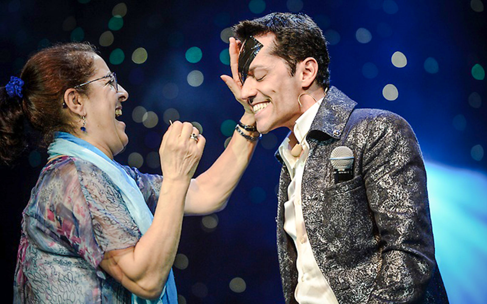 Audience member interacting with performer at Frederick Da Silva's PARANORMAL show in Vegas.