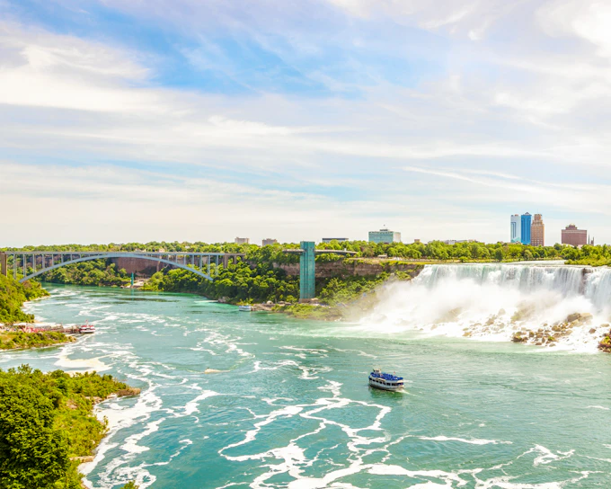 Niagara Falls USA: Day & Night Tour with Maid of the Mist, Cave of the Winds & Dinner