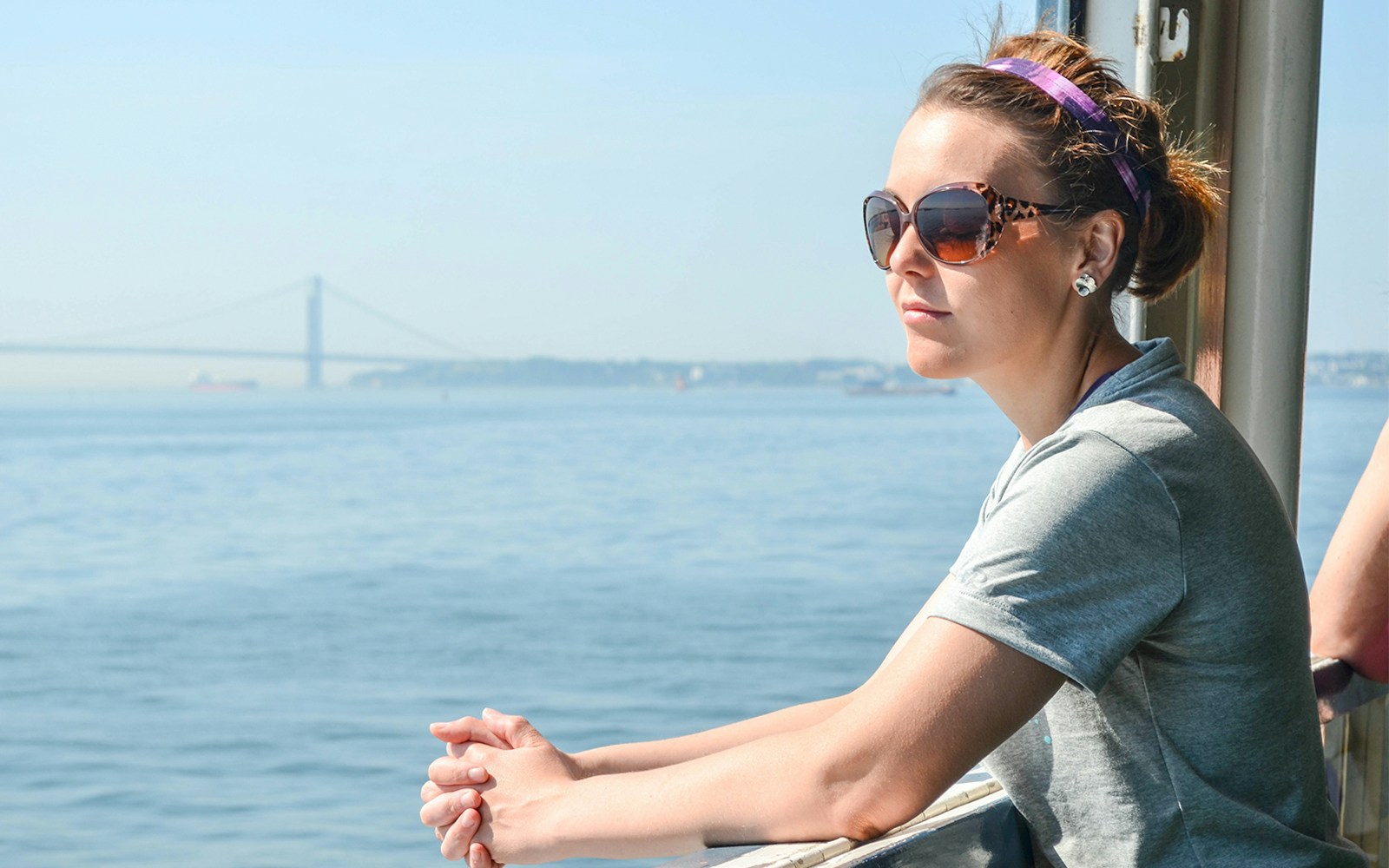 A woman looking at the New York Skyline from the cruise