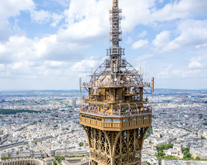 Eiffel Tower Ticket: Summit with Host + Audioguide