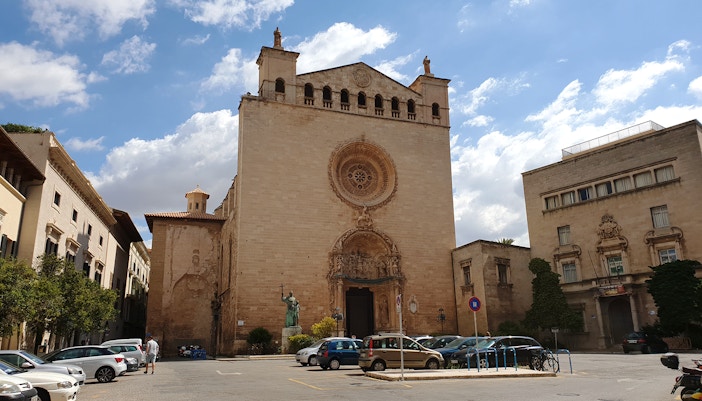 Basilica of Sant Francesc facade in Mallorca, showcasing Gothic architecture.