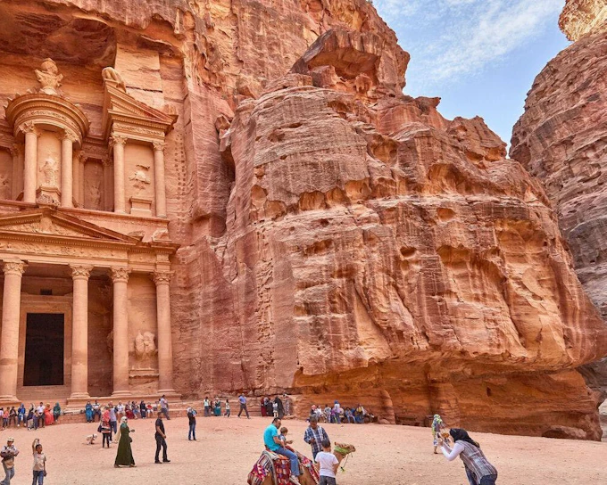 From Amman: 2-Day Petra, Wadi Rum and Dead Sea Tour with Bedouin Camp Stay