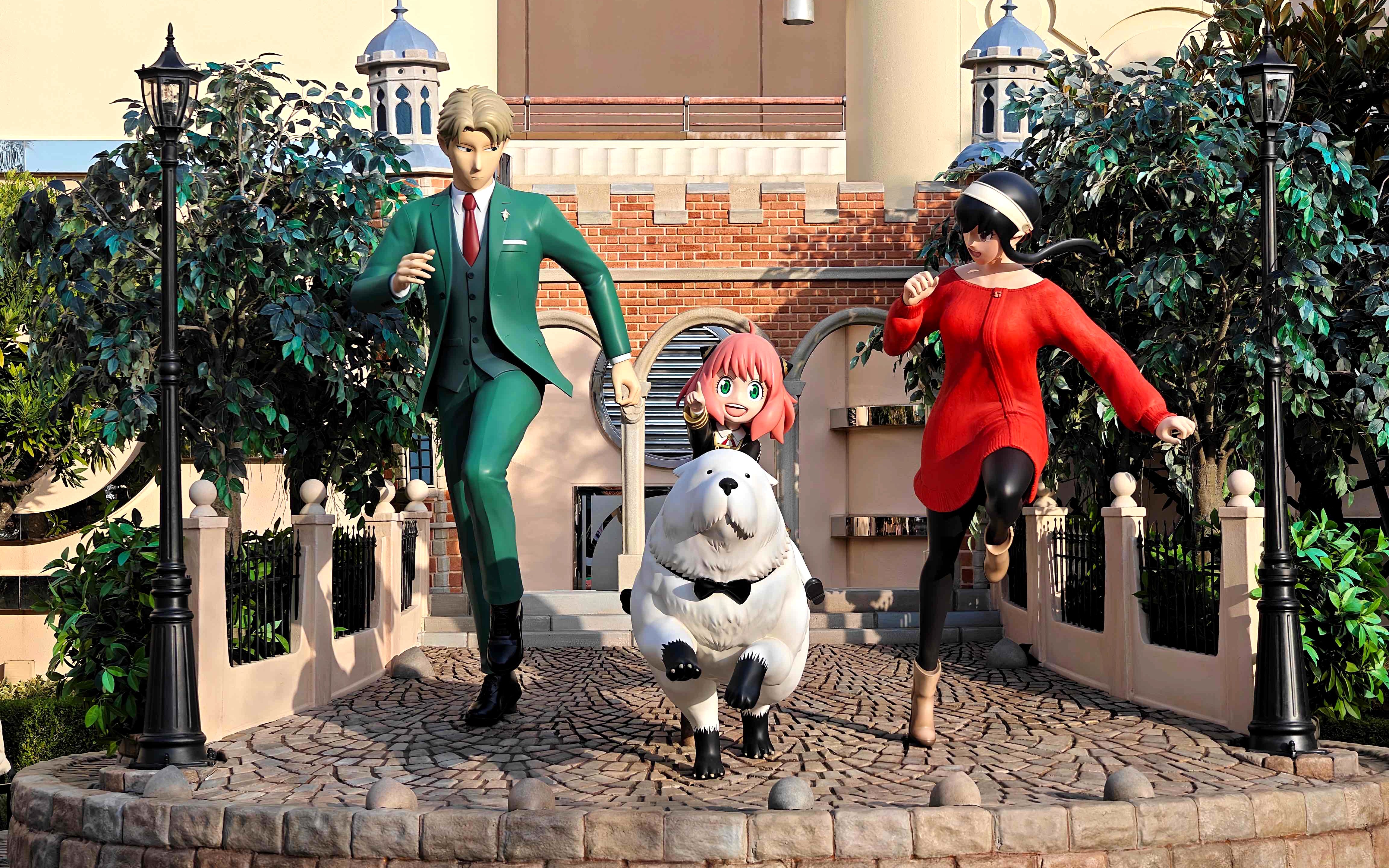 Characters from Spy x Family at Universal Studios Japan.