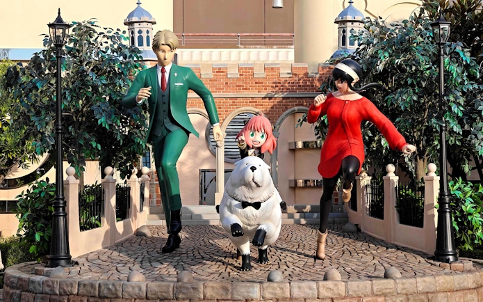 Characters from Spy x Family at Universal Studios Japan.