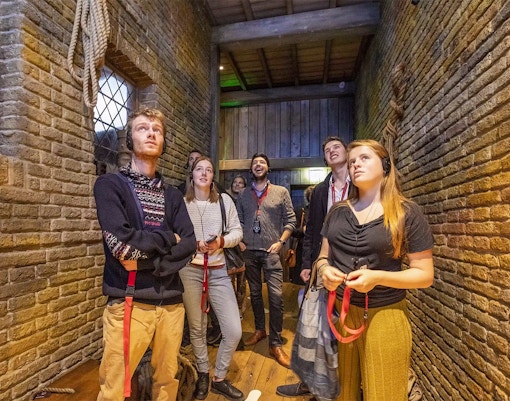 Historium Brugge, Backtreets with bricked walls, warm lighting and dark alleys.