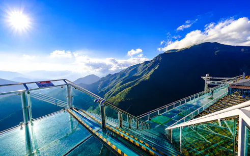 à partir de la ville de sapa : circuit au pont de verre de rong may et à la cascade d'argent-1