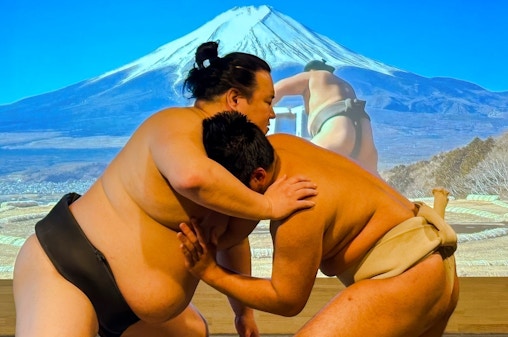 Sumo-Vorführung und Ring-Session mit einem ehemaligen Sumo-Ringer · Ginza, Zentrum von Tokio