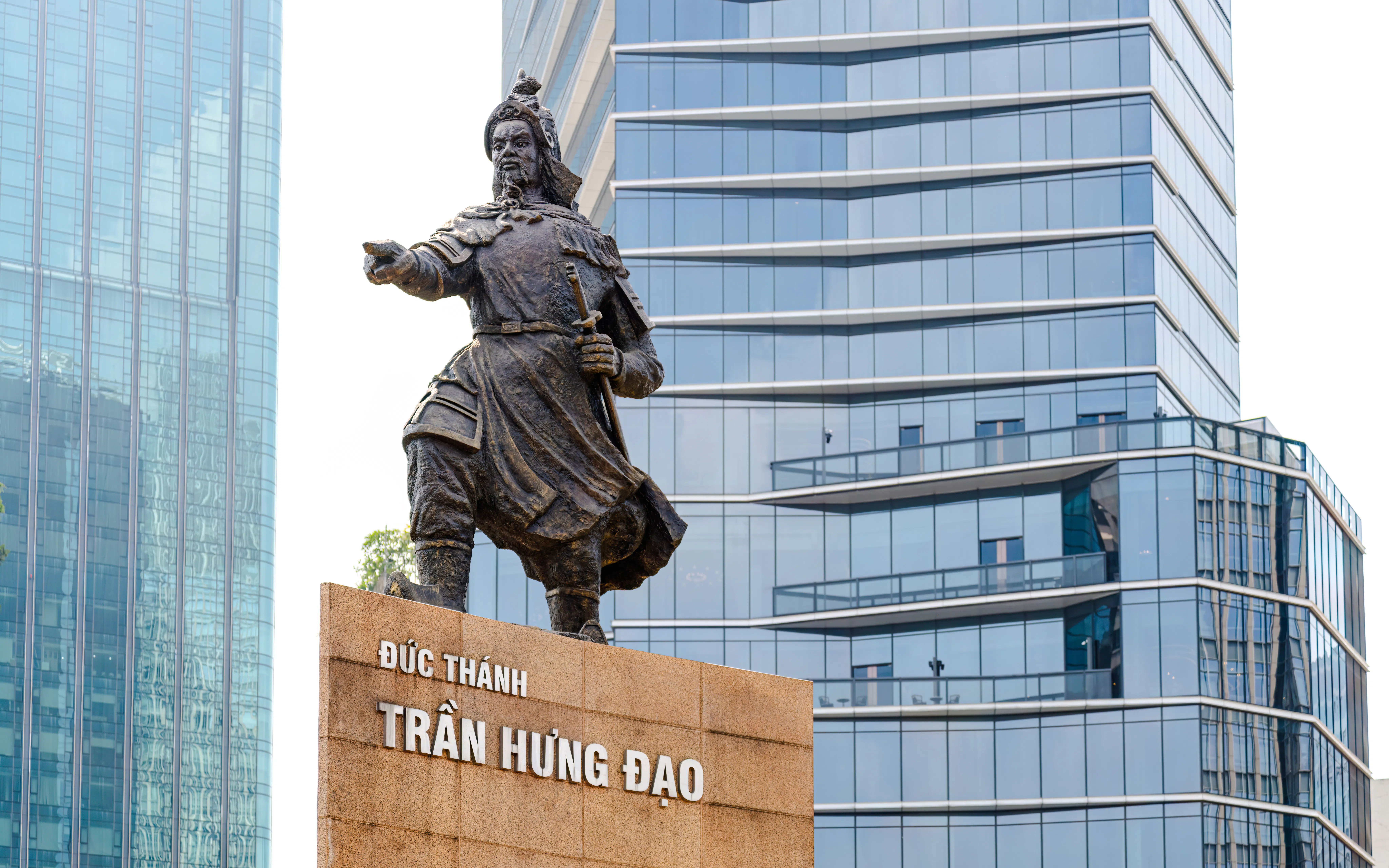 Trần Hưng Đạo Statue