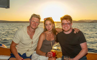 Friends enjoying drinks on a Mallorca sunset cruise.