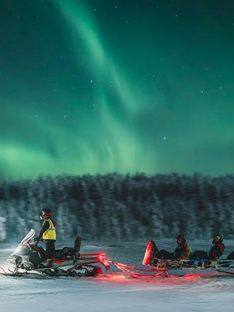 hunting northern lights with sleigh ride-5