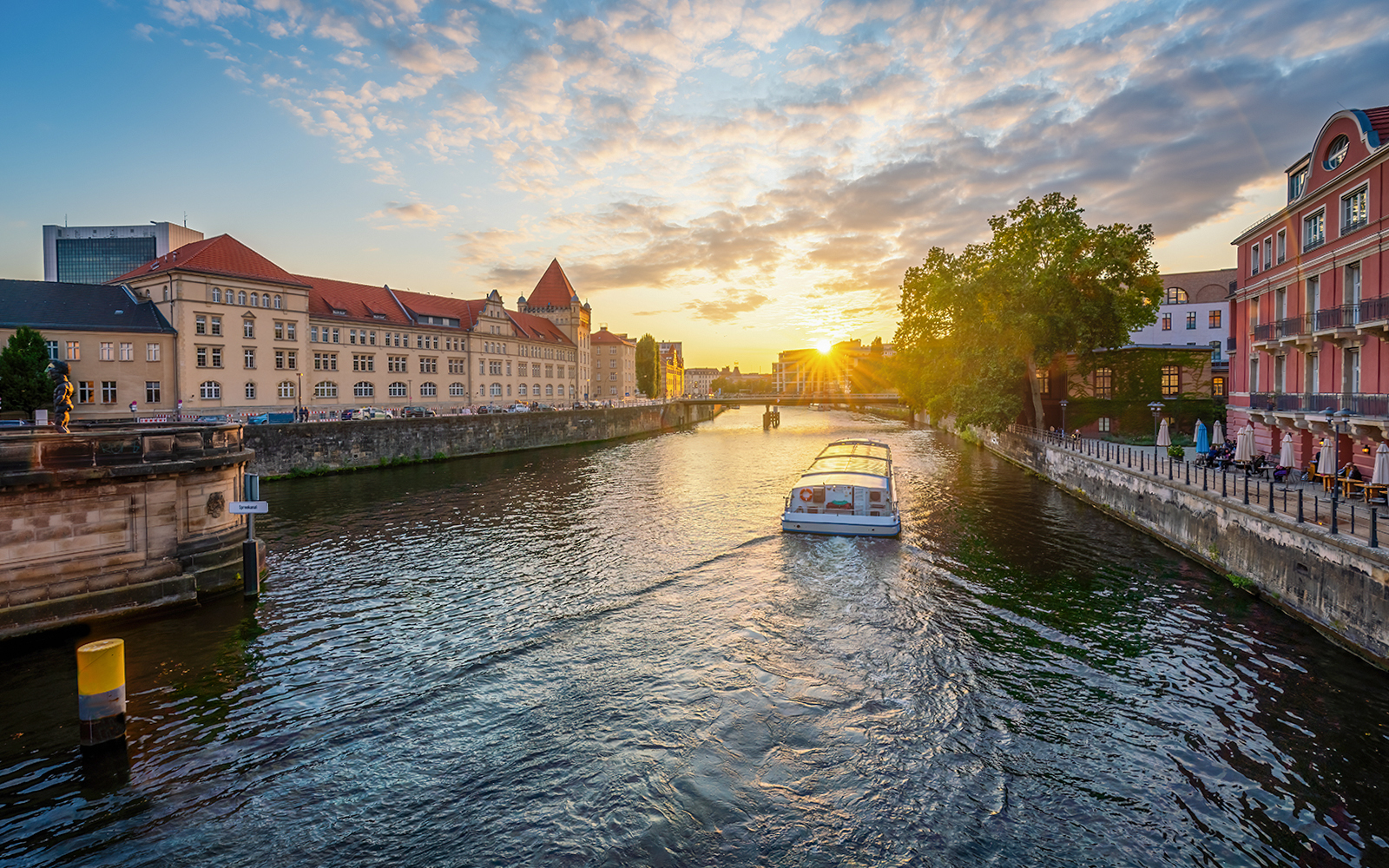 Best time to go on a Berlin city tour boat cruise