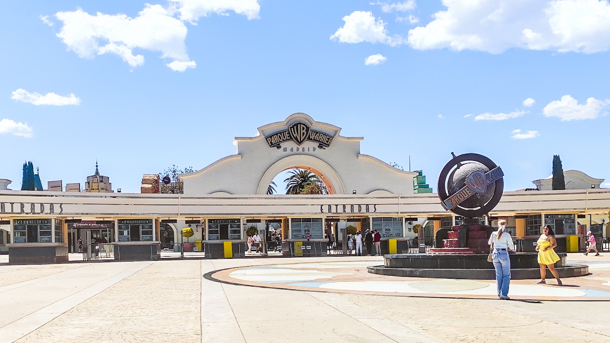 Parque Warner entrance with iconic cartoon character statues, Madrid, Spain.