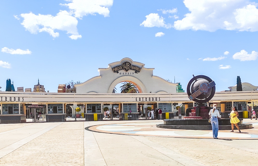 Parque Warner entrance with iconic cartoon character statues, Madrid, Spain.