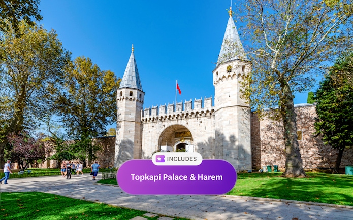 Gate of Salutation at Topkapi Palace, Istanbul, with visitors walking nearby.