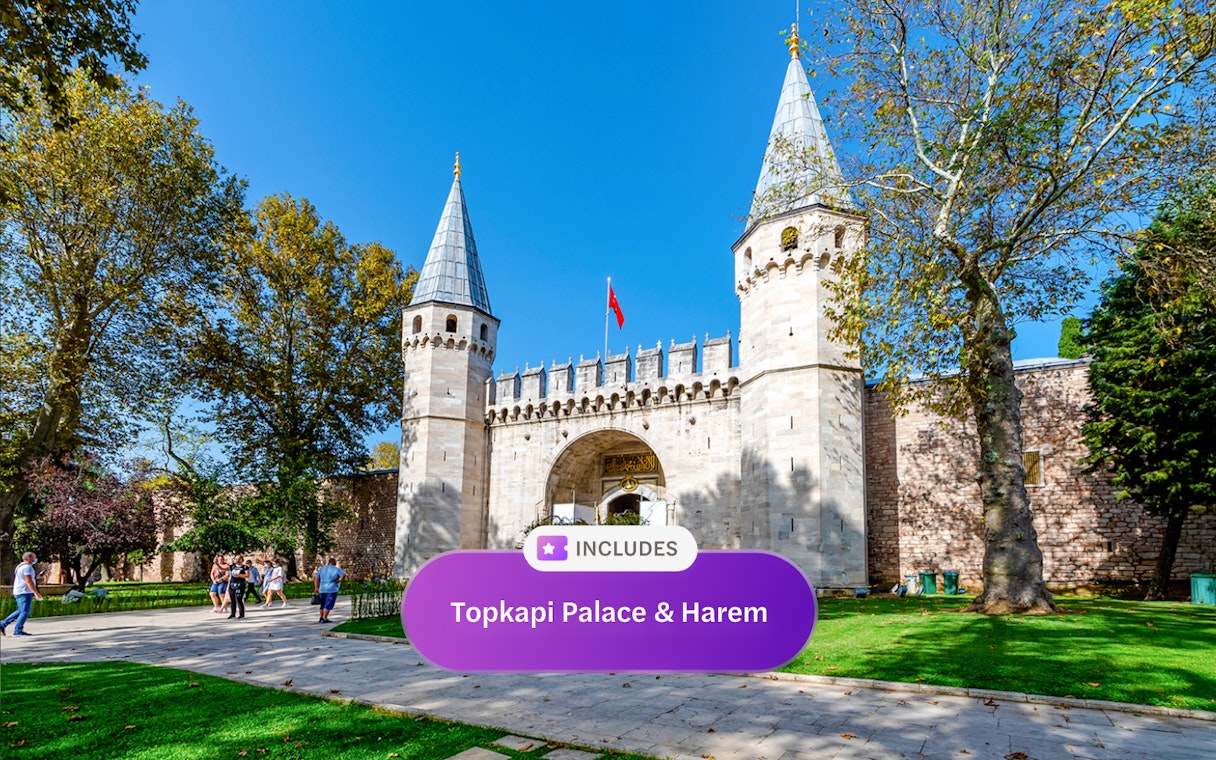 Gate of Salutation at Topkapi Palace, Istanbul, with visitors walking nearby.