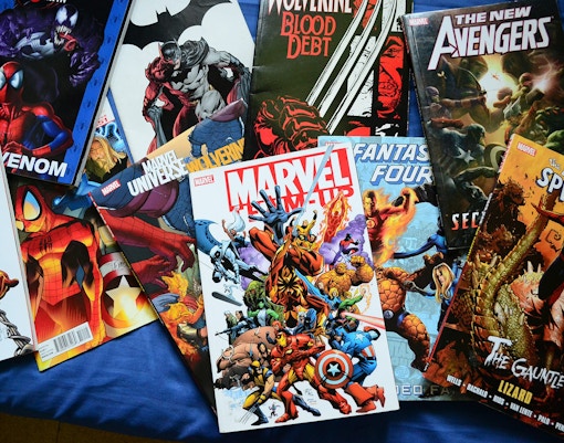 Assorted Marvel comic book covers featuring Spider-Man, Avengers, and Wolverine.