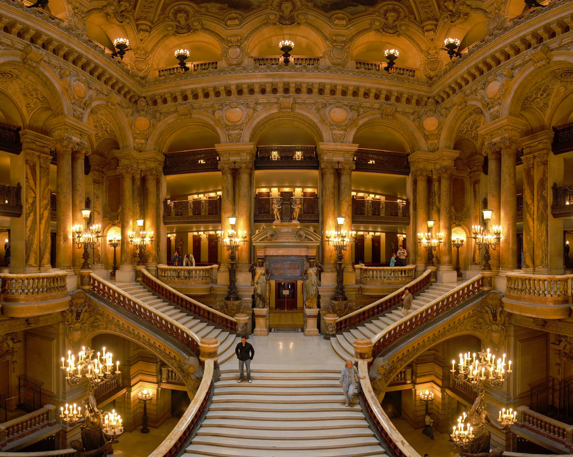 tour a pie en grupo pequeño por parís: ópera garnier y fragonard, el teatro del perfume de las capuchinas-1