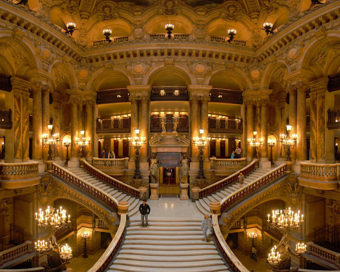 Paris Small-Group Walking Tour: Opéra Garnier & Fragonard Théâtre du Parfum des Capucines