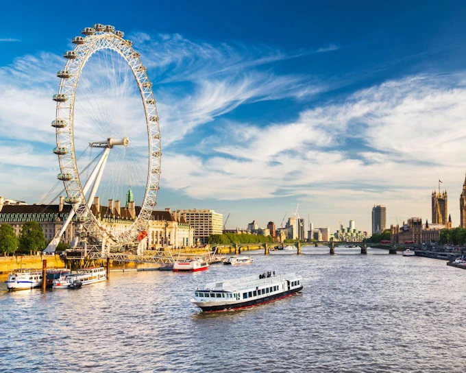 London Panoramic Sightseeing Guided Tour with Brunch and Prosecco on Upper Deck Bus