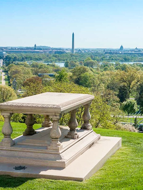 Tram tour near Arlington National Cemetery Memorial with Washington Monument in view, Washington, D.C.