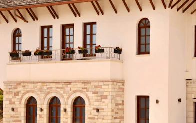 From Tirana: Gjirokastra UNESCO World Heritage City Guided Day Trip with Hotel Pickup