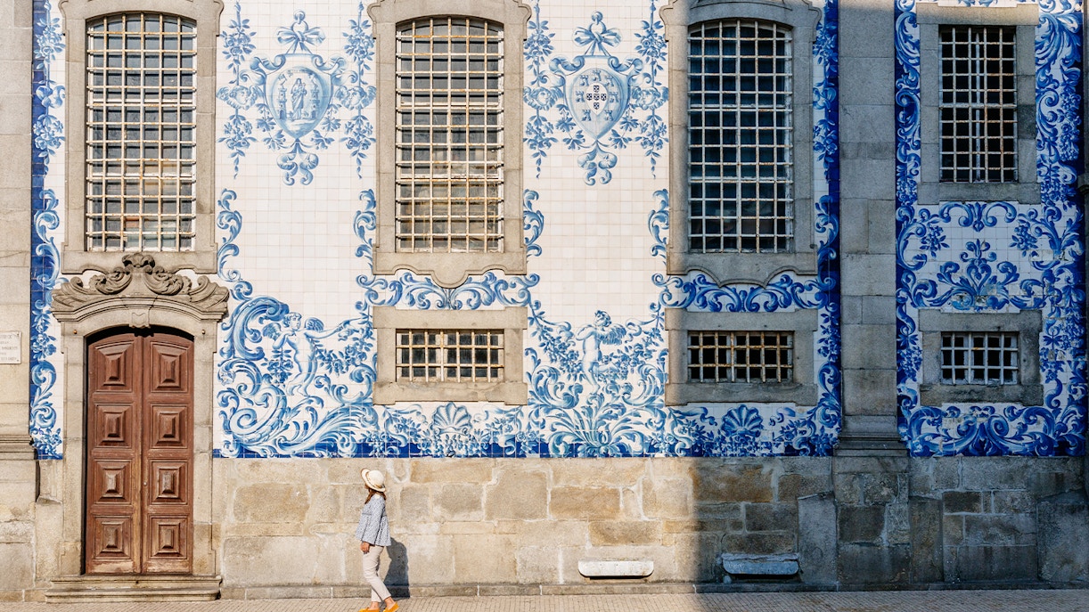 tile work of Igreja do Carmo