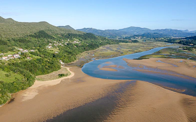 Aerial view of Mundaka estuary with lush greenery and winding river near Bilbao.
