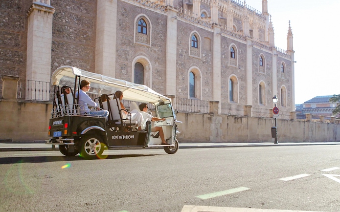 Tuk-tuk tour in Madrid passing by the Church of San Jerónimo el Real.