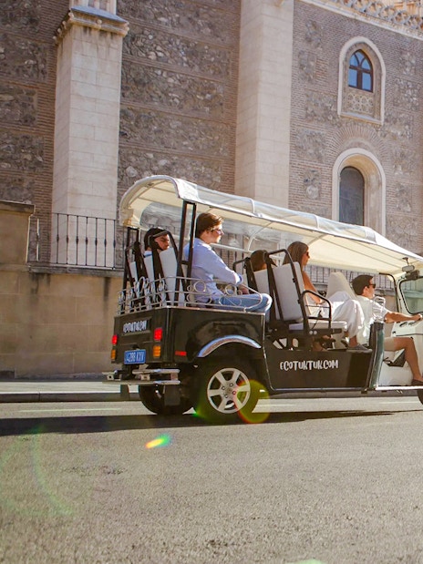 Tuk-tuk tour in Madrid passing by the Church of San Jerónimo el Real.