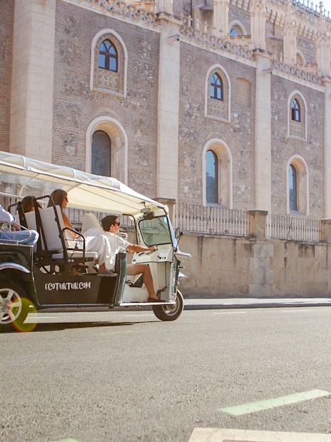 Tuk-tuk tour in Madrid passing by the Church of San Jerónimo el Real.